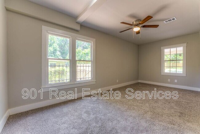 Building Photo - 498 Lundee St