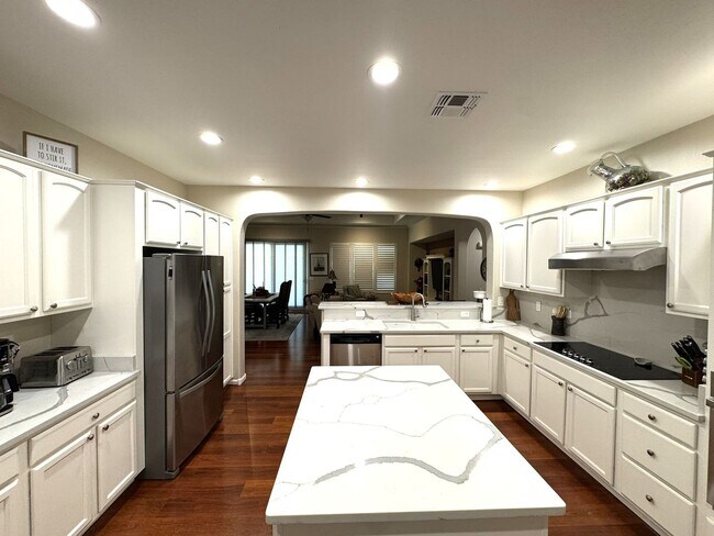 Building Photo - PebbleCreek 2 Bed/2.5 Bath Furnished Home - Resort-Style Living at Its Best!
