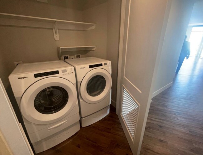 Building Photo - 1045 Lincoln St