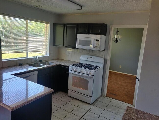 Building Photo - 9326 Silver Tip Dr