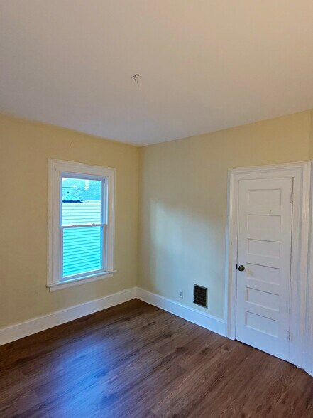 Building Photo - 142 Hillside Ave