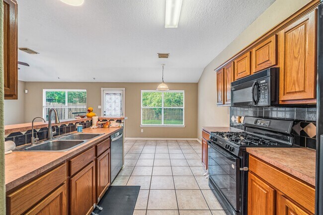 Building Photo - 17935 Rose Hill Park Ln