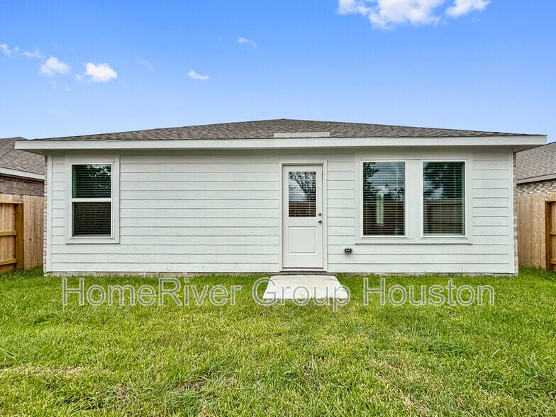 Building Photo - 6022 Starling Dr