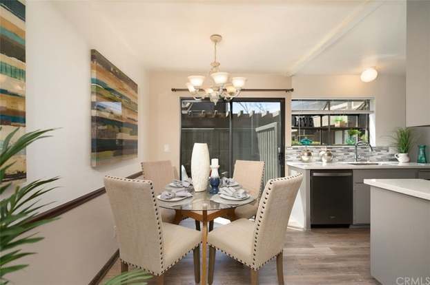 Building Photo - 323 Streamwood-