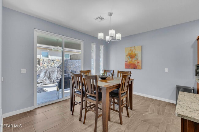 Building Photo - 12631 Mark Twain Ave