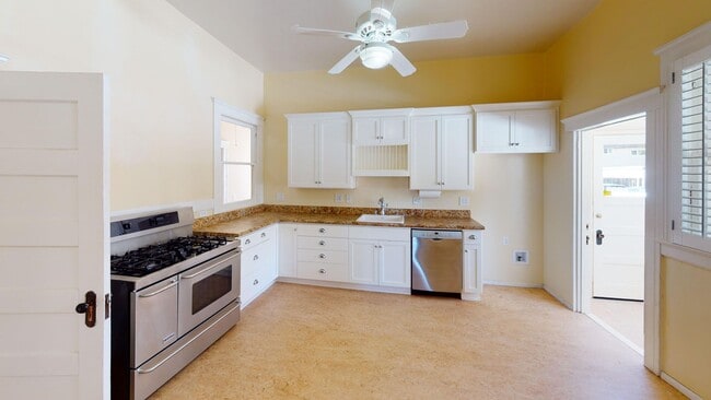 Building Photo - Beautiful 4-Bedroom Home in the Heart of San Luis Obispo!