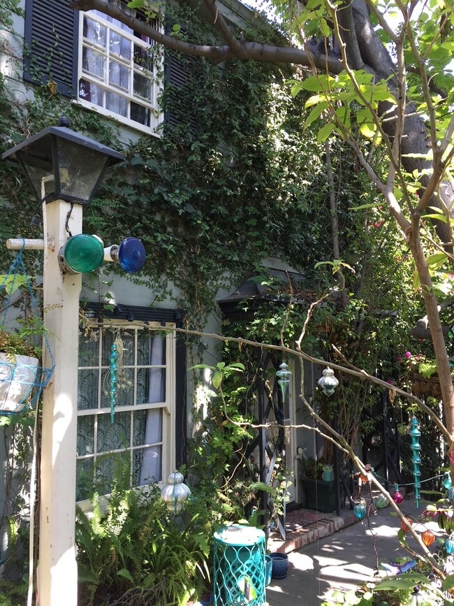 Building Photo - 2024 Argyle Ave