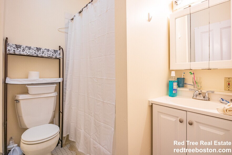 Building Photo - 103 Calumet St