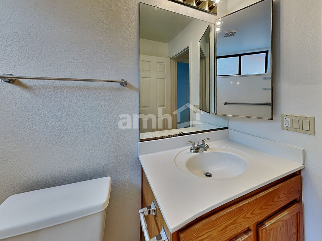 Building Photo - 3603 N 107th Dr