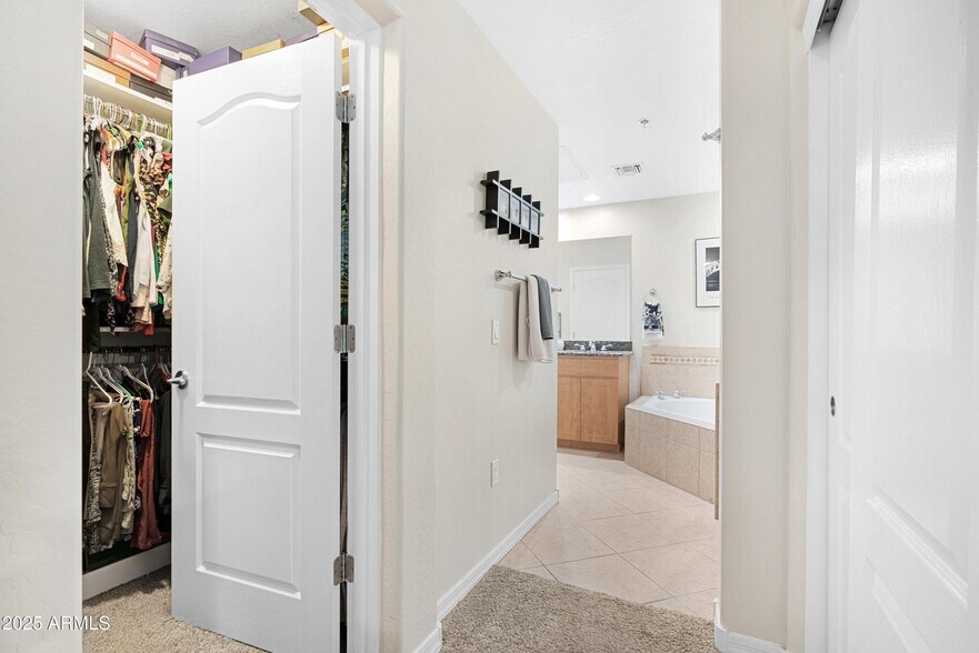 Primary Hall - 16 W Encanto Blvd