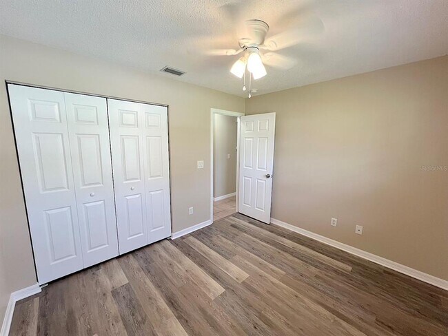 Building Photo - 104 Raemoor Dr