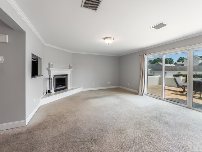 Building Photo - 92 Limewood Ave