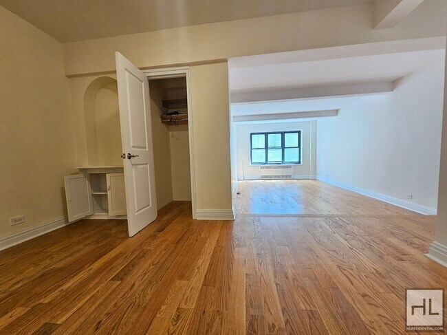 Primary Photo - Spacious 2-Bedroom in Midtown East | 7th F...