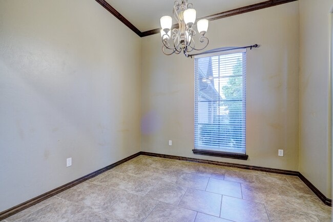 Building Photo - 812 Ryan Rd