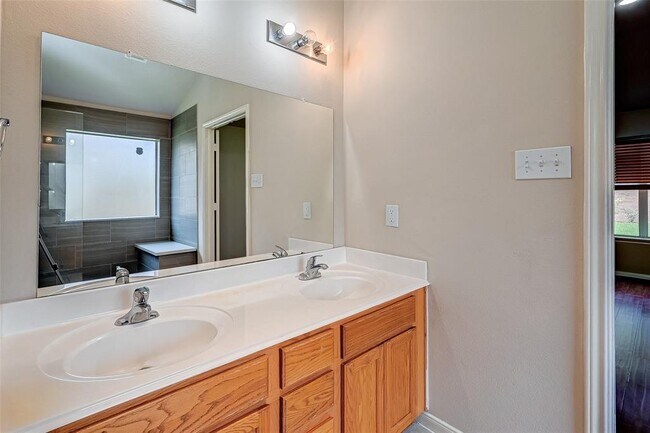 Building Photo - 2310 Diamond Springs Dr