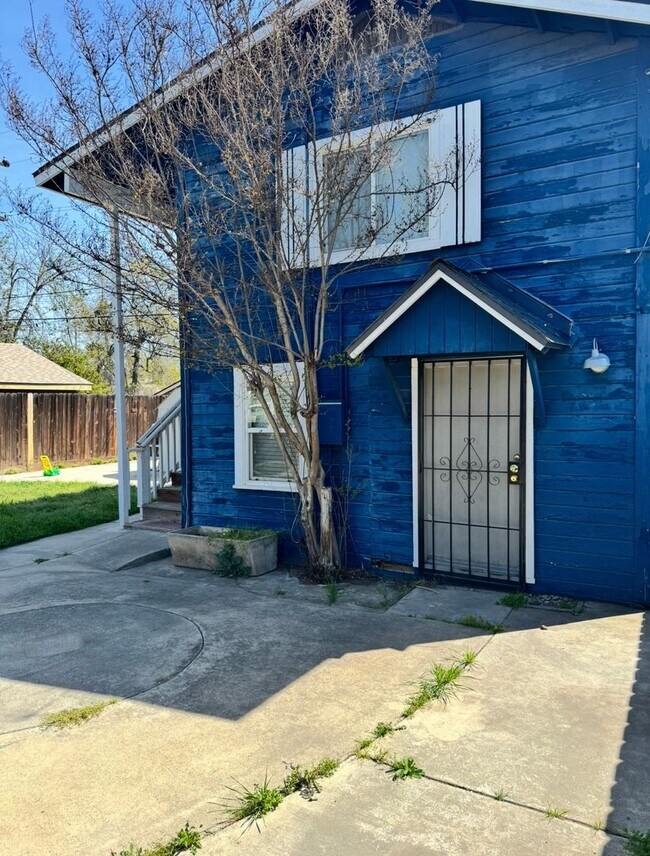 Primary Photo - 1324 N Farris Ave