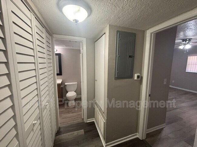 Building Photo - 1605 Terrace Dr