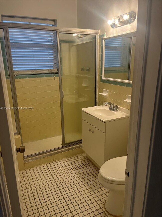 Building Photo - 250 S Shore Dr