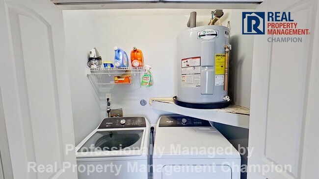 Building Photo - Immaculate 3 BD/2 BA Home w/Vaulted Ceilings, LVP Flooring and Fenced Yard