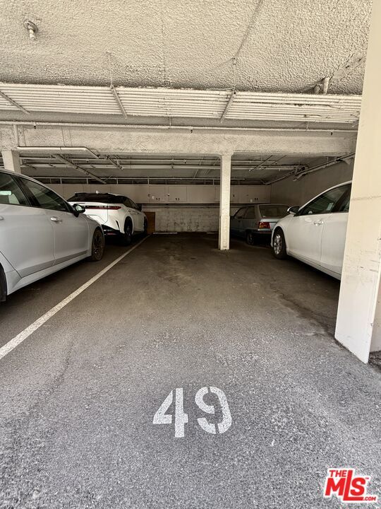 Building Photo - 5320 Zelzah Ave