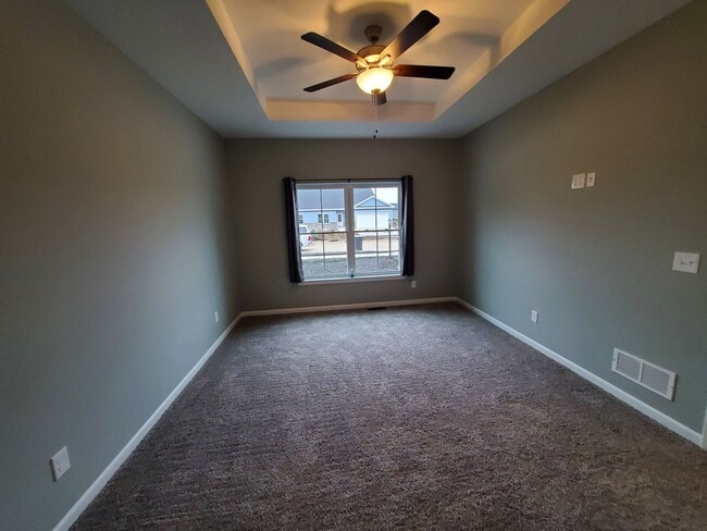 Building Photo - Charming 3-bedroom/2-bathroom duplex home in Washington, IL