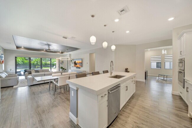Building Photo - 8720 E Baypoint Cir
