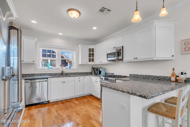Building Photo - 117 Lyndhurst Dr