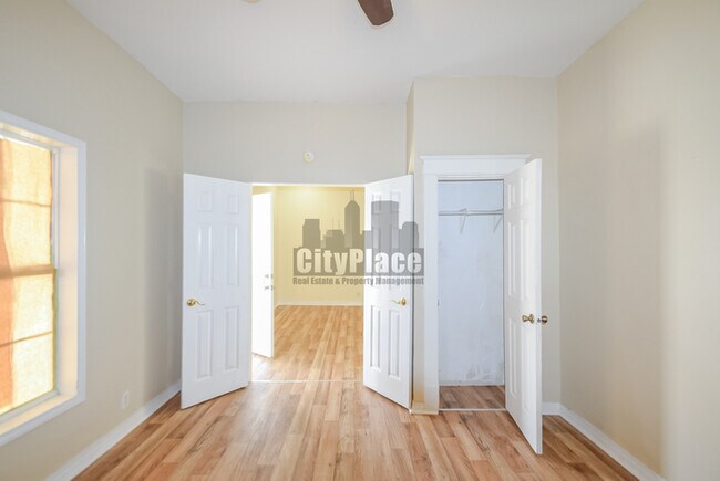 Building Photo - 1456 Kappes St