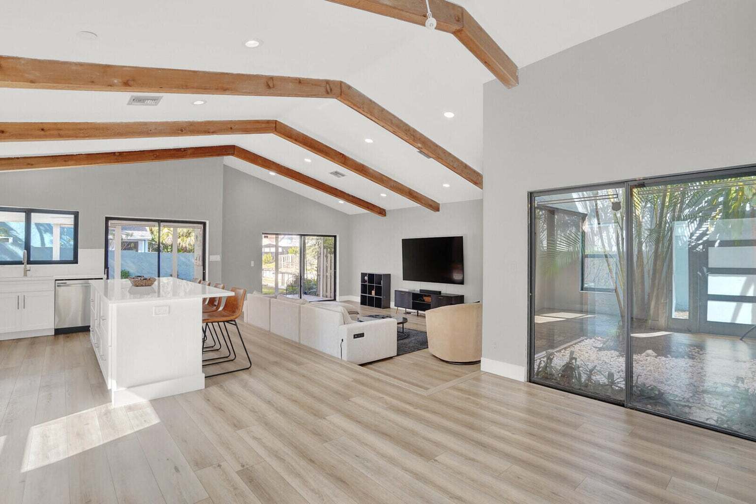 Building Photo - 940 Rainberry Lake Dr