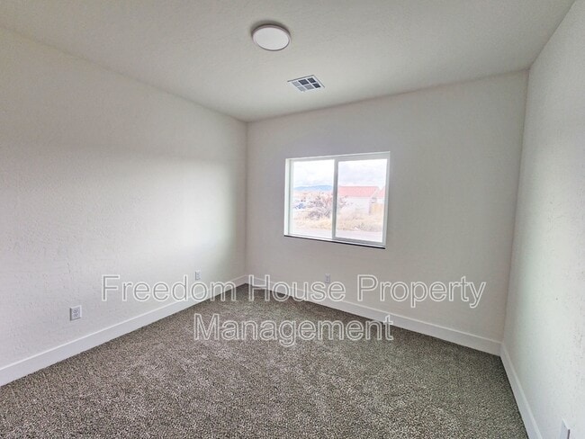 Building Photo - 1340 Arrowhead St