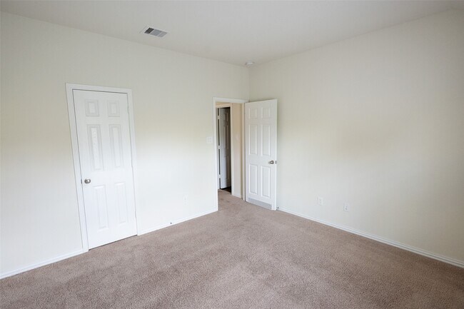 Building Photo - 216 N Lynx Trail