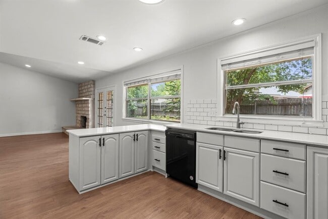 Building Photo - 10408 Firethorn Ln