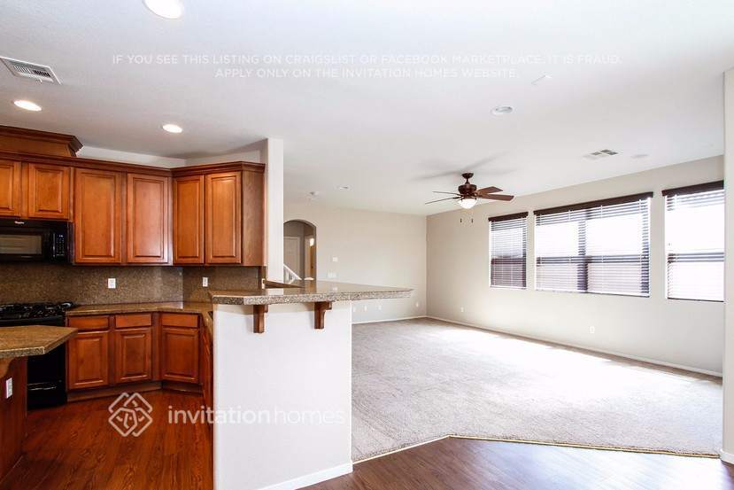 Building Photo - 7155 Almerta Ave