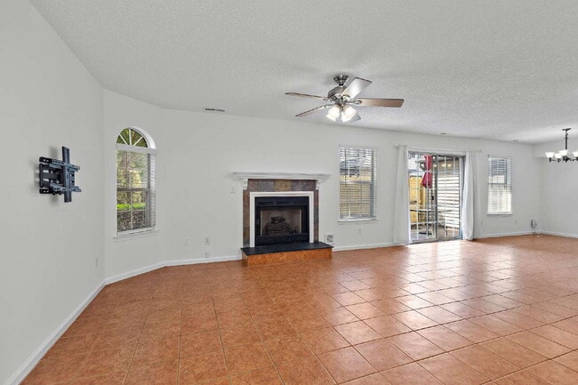 Building Photo - Updated condo-Brenneman Farms