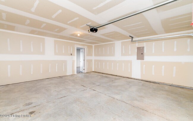 Building Photo - 104 Cool Crk Ct