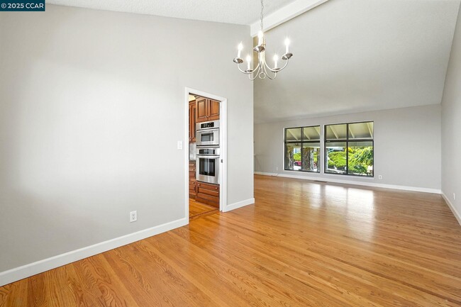 Building Photo - 267 Duperu Dr