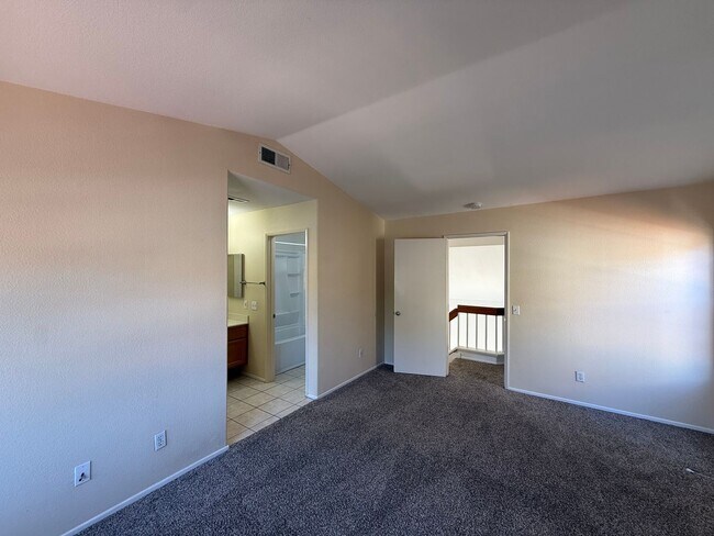 Building Photo - SD: Spacious 2BD/2.5BA Townhome in Sabre Springs with Private Backyard, 2-Car Garage & In-Unit La...