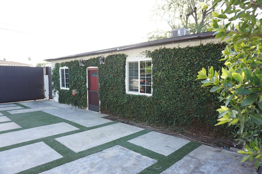 Building Photo - 14820 Devonshire St