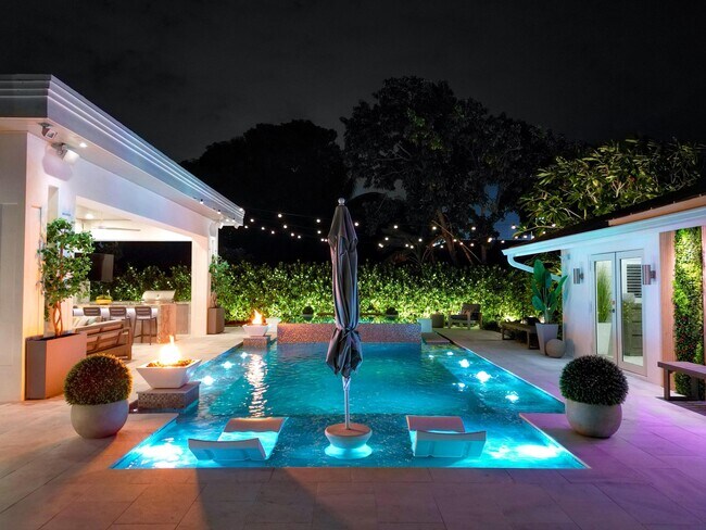 Building Photo - 2210 NE 3rd Ave