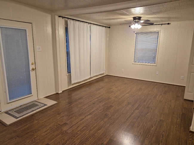 Building Photo - 2953 Peninsula Dr
