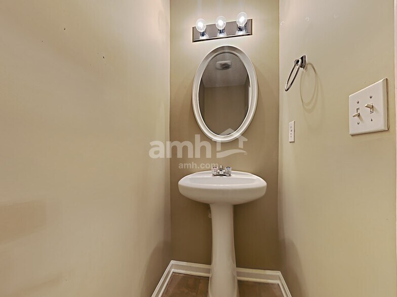 Building Photo - 369 Hidden Creek Ln