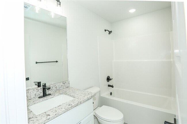 Building Photo - 3213 SW Lovely Ln