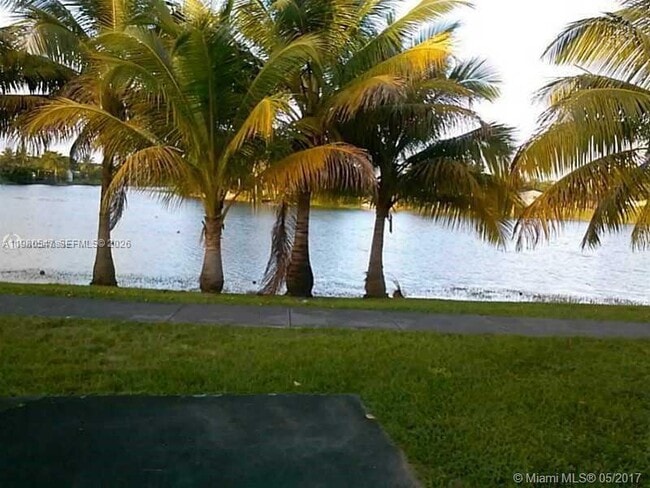 Building Photo - 14211 N Kendall Dr