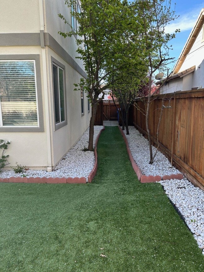 Building Photo - 1849 Alexander Way