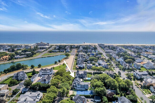 Building Photo - 207 Monmouth Ave