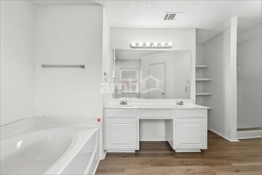 Building Photo - 413 Bretts Way