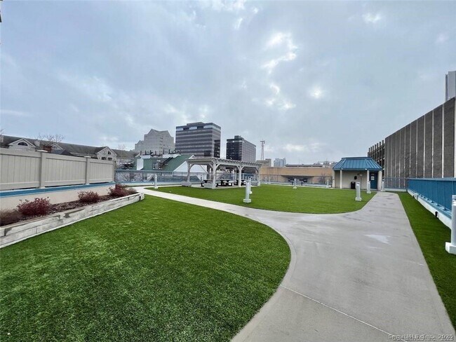 Building Photo - 25 Forest St