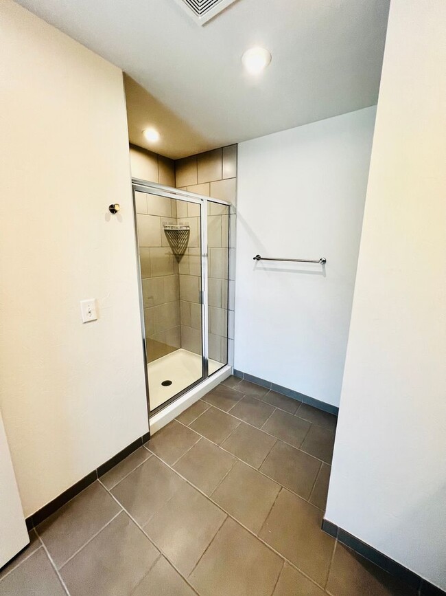 Building Photo - MOVE-IN SPECIAL: Open-Concept 2BD 2BA Cond...