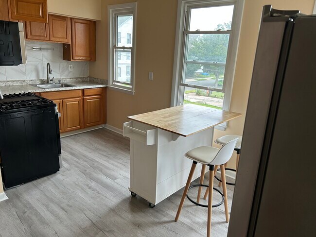 Building Photo - 127 Peck Ave