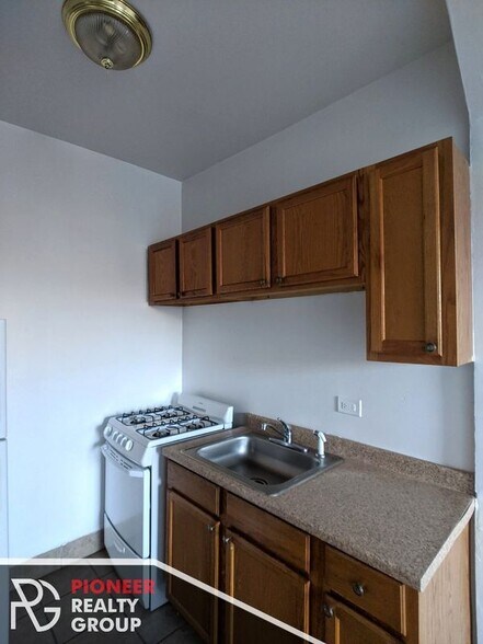 Building Photo - 4851 N Damen Ave